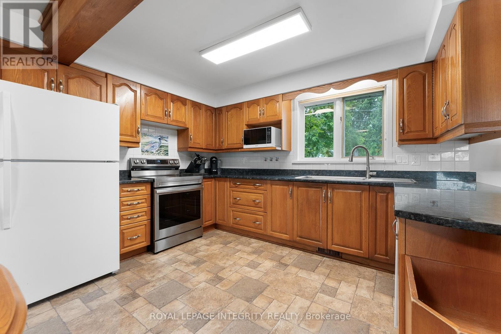 












7403 RIDEAU VALLEY DRIVE S

,
Ottawa,




Ontario
K0A2E0

