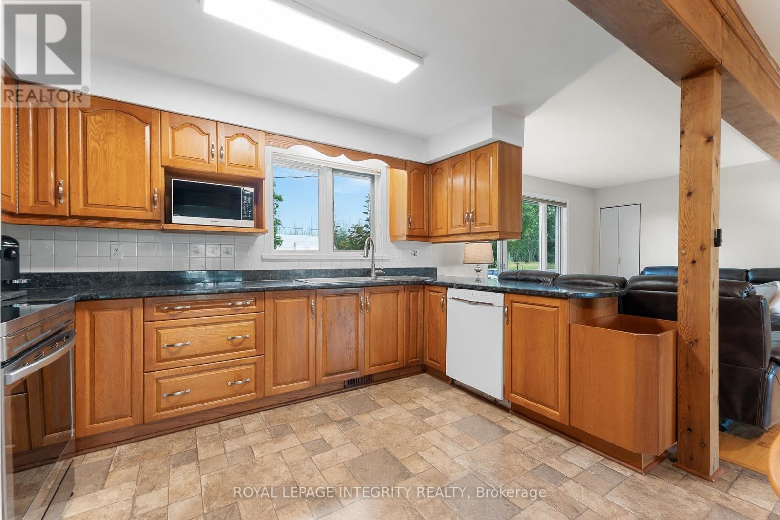 












7403 RIDEAU VALLEY DRIVE S

,
Ottawa,




Ontario
K0A2E0


