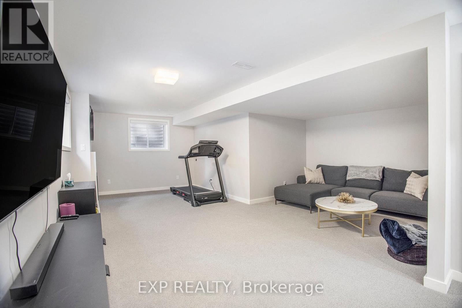












1022 LUNAR GLOW CRESCENT

,
Ottawa,




Ontario
K4M0J9


