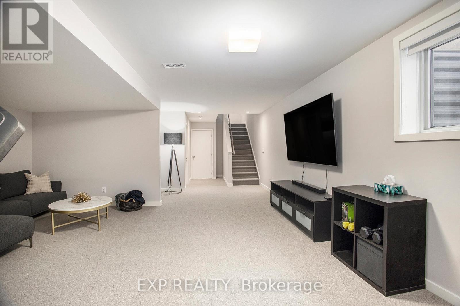 












1022 LUNAR GLOW CRESCENT

,
Ottawa,




Ontario
K4M0J9


