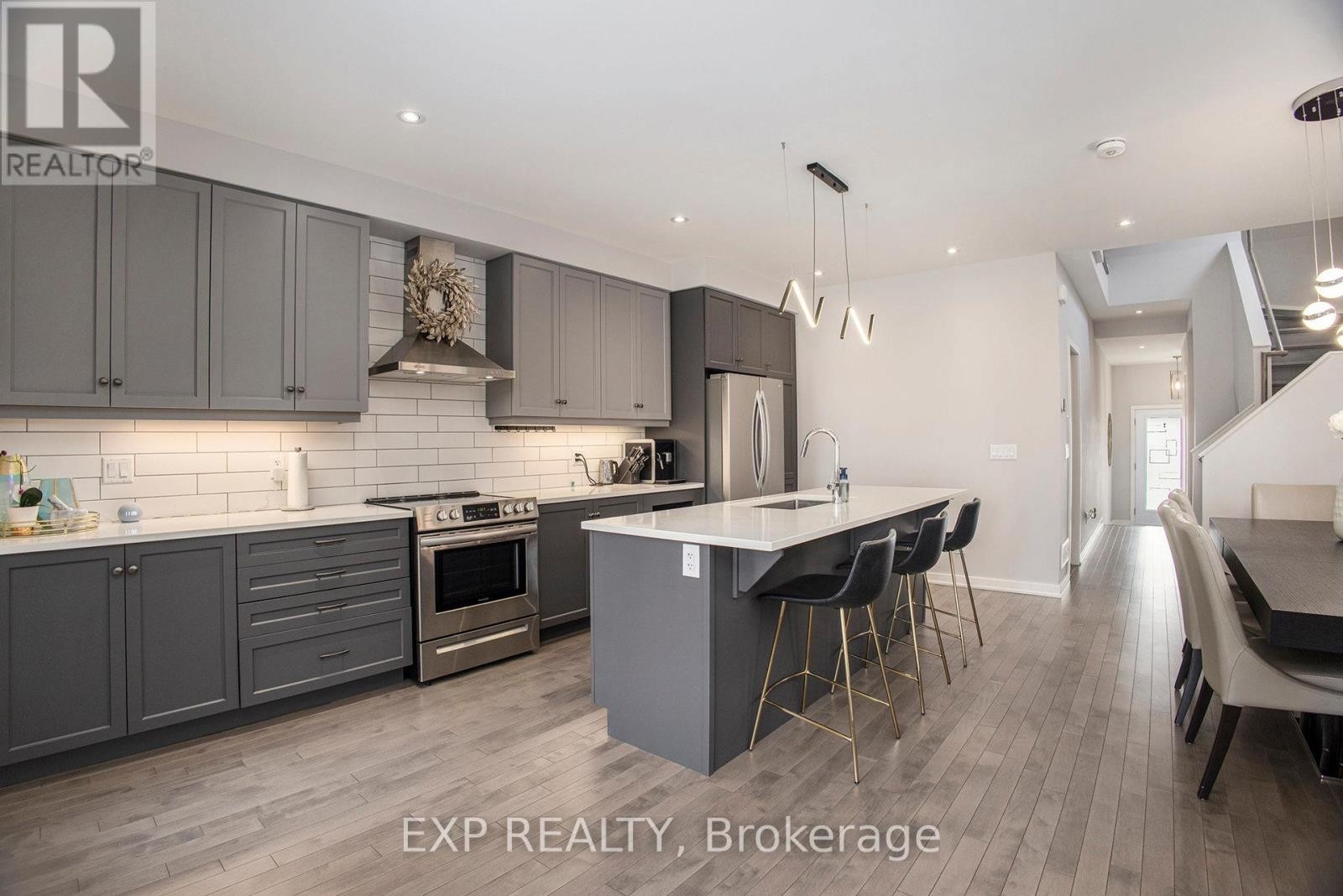 












1022 LUNAR GLOW CRESCENT

,
Ottawa,




Ontario
K4M0J9

