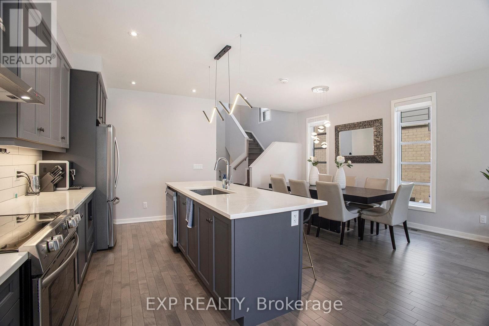 












1022 LUNAR GLOW CRESCENT

,
Ottawa,




Ontario
K4M0J9

