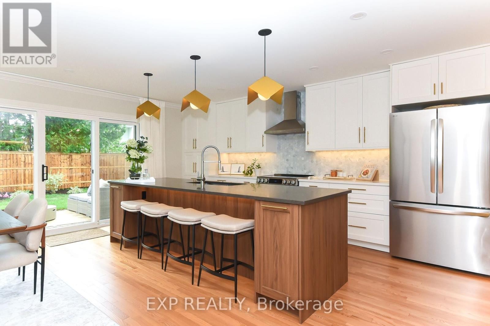 












1866 BEATTIE AVENUE

,
Ottawa,




Ontario
K1H5R8

