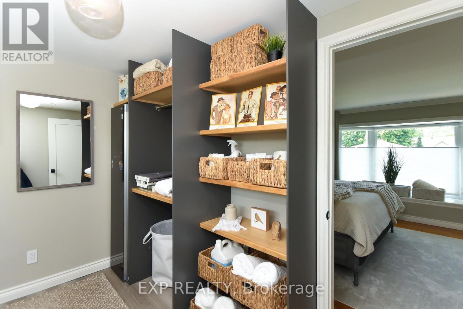 












1866 BEATTIE AVENUE

,
Ottawa,




Ontario
K1H5R8

