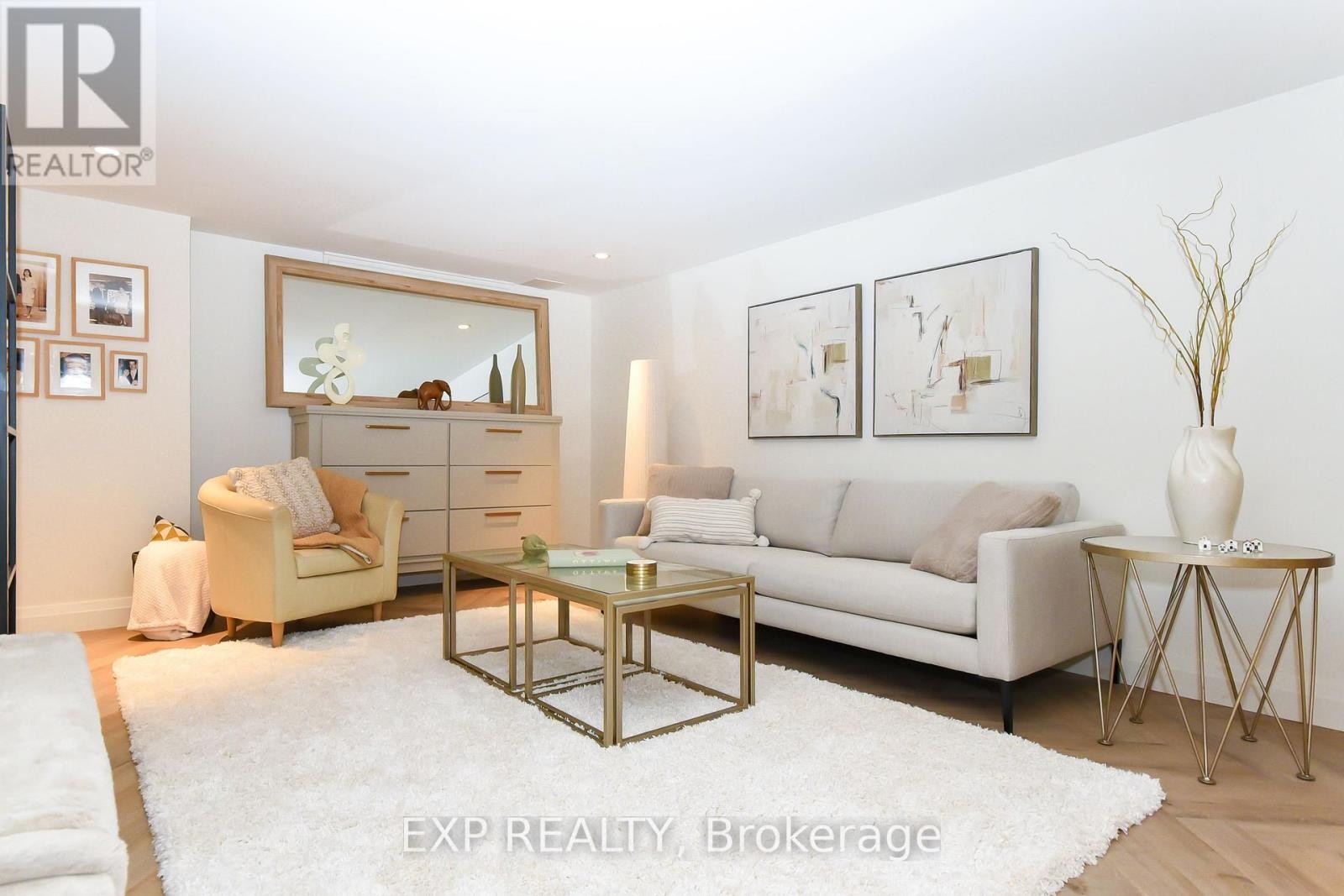 












1866 BEATTIE AVENUE

,
Ottawa,




Ontario
K1H5R8

