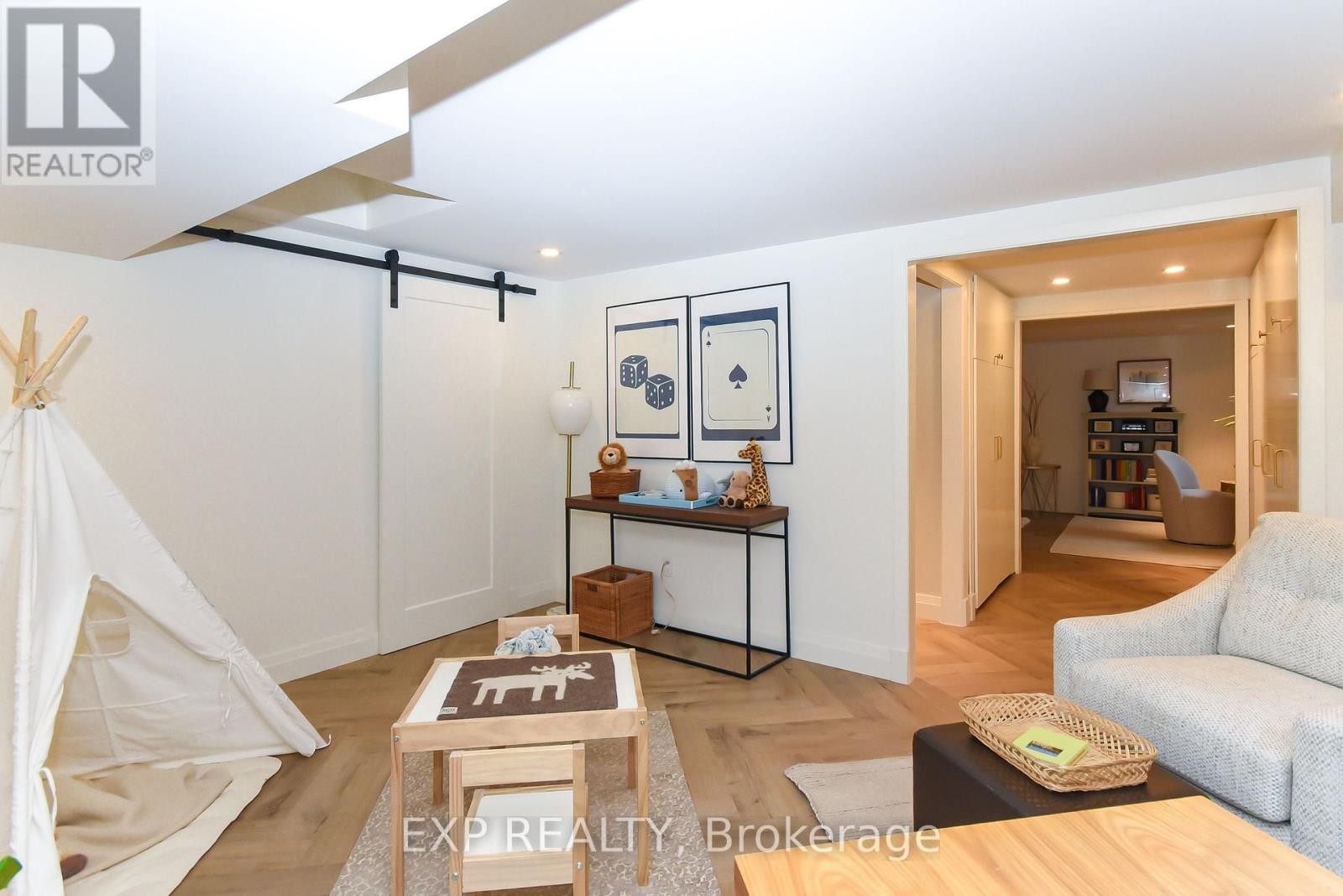 












1866 BEATTIE AVENUE

,
Ottawa,




Ontario
K1H5R8

