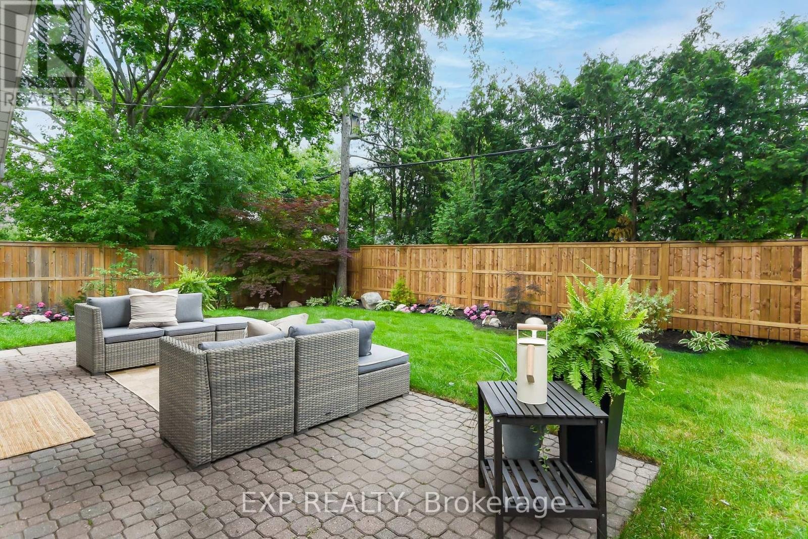 












1866 BEATTIE AVENUE

,
Ottawa,




Ontario
K1H5R8

