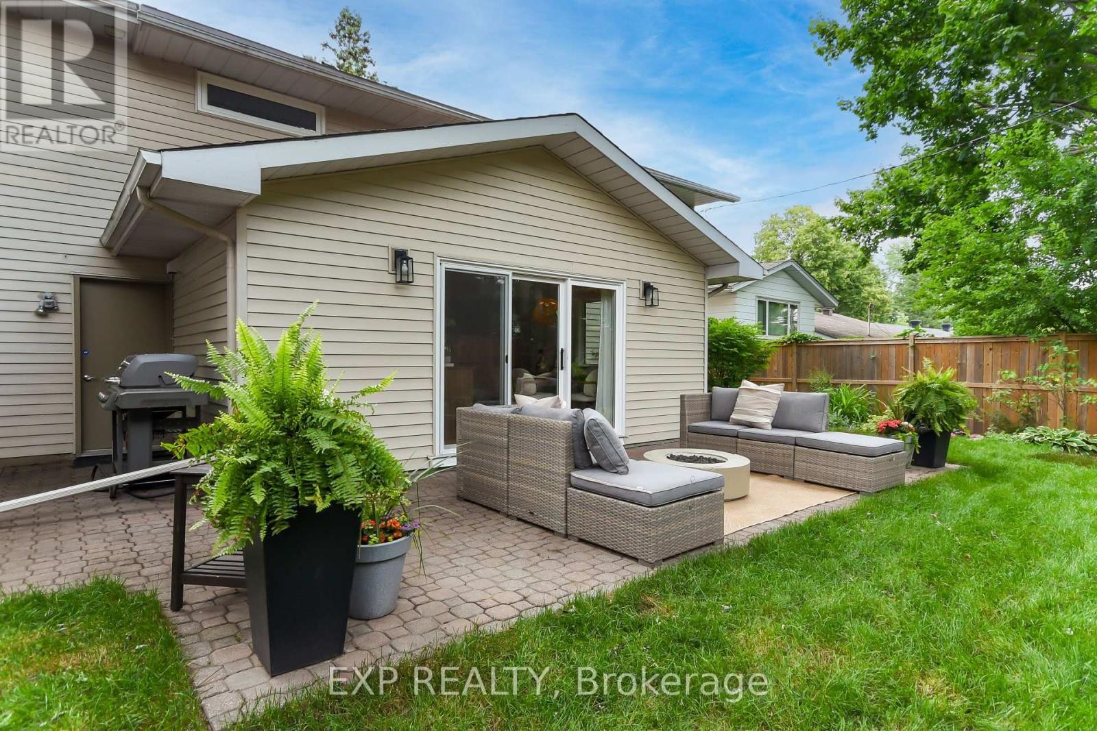 












1866 BEATTIE AVENUE

,
Ottawa,




Ontario
K1H5R8

