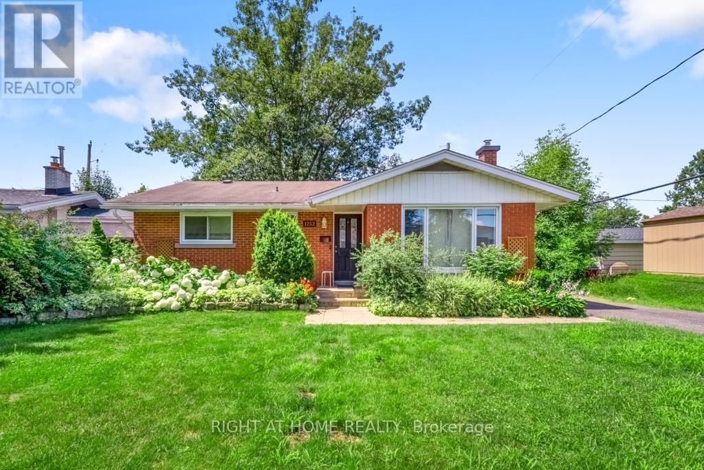












UNIT B - 1252 TOMPKINS STREET

,
Ottawa,




Ontario
K2C3B7

