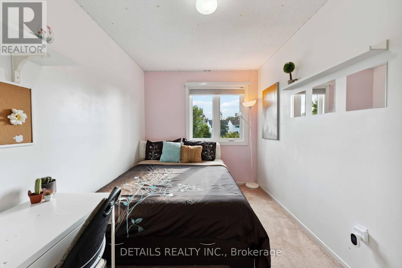 












1537 BRIARFIELD CRESCENT

,
Ottawa,




Ontario
K4A1Z9

