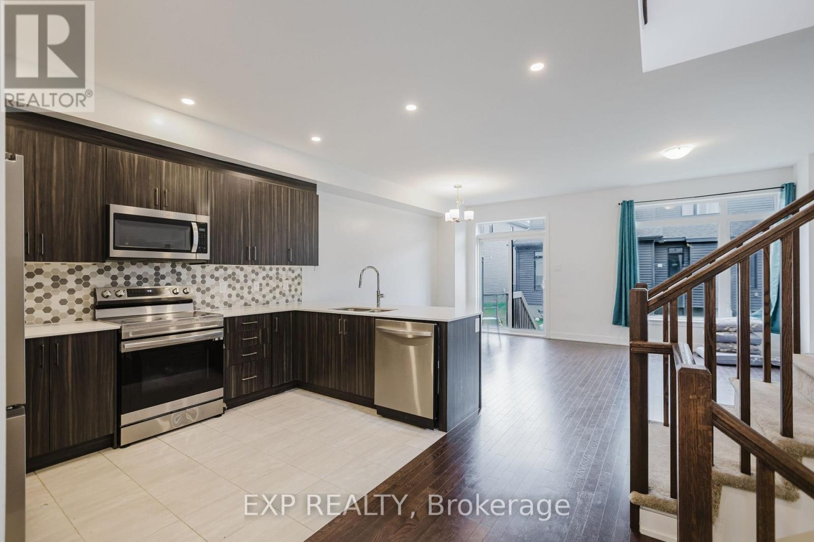 












808 MOCHI CIRCLE

,
Ottawa,




Ontario
K2J6Y9

