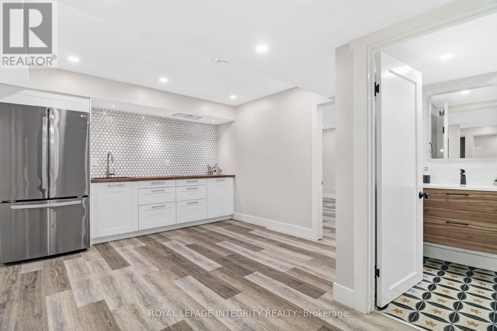 












173 LAMPLIGHTERS DRIVE

,
Ottawa,




Ontario
K2J0K9

