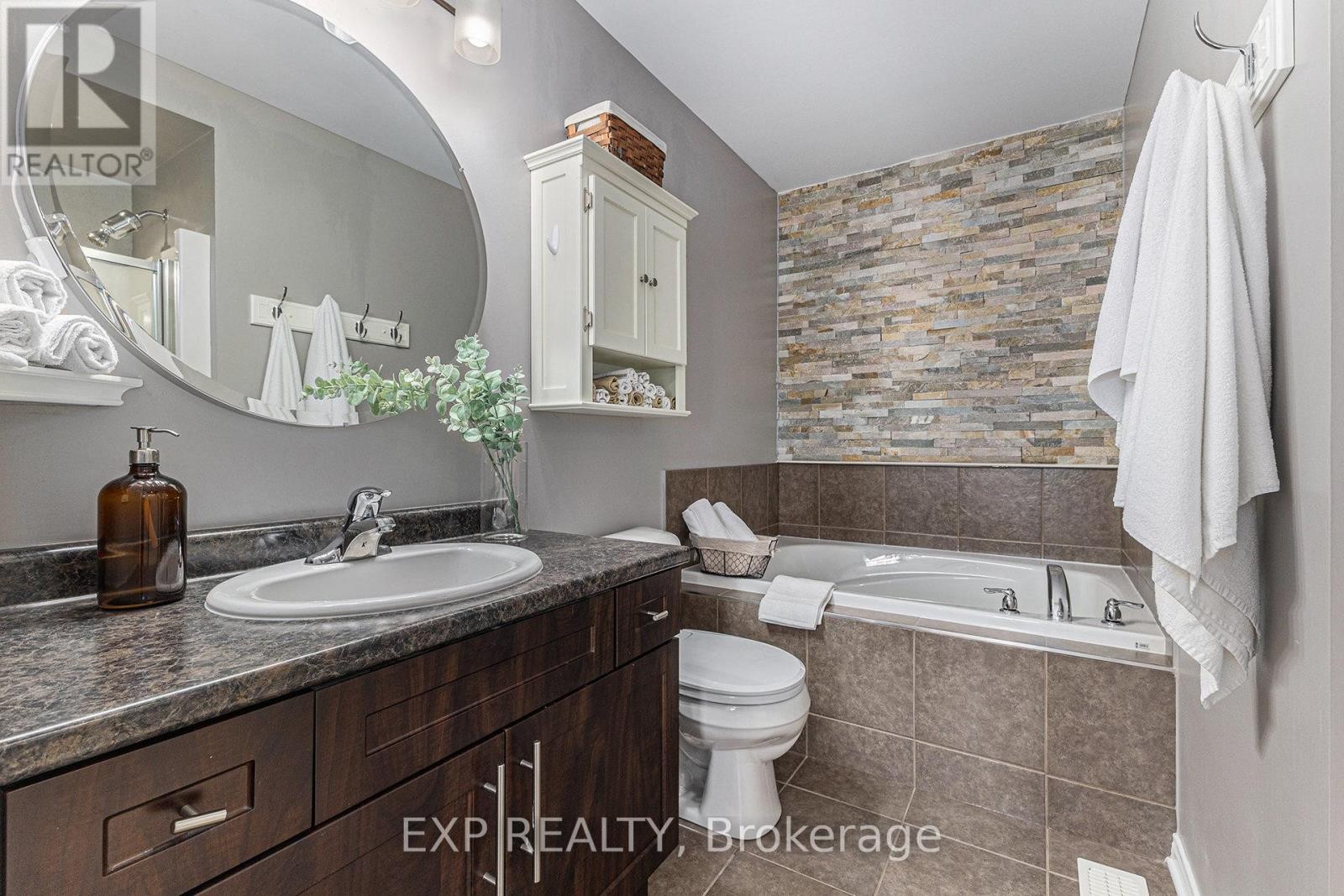 












841 TABARET STREET

,
Ottawa,




Ontario
K2M0E7

