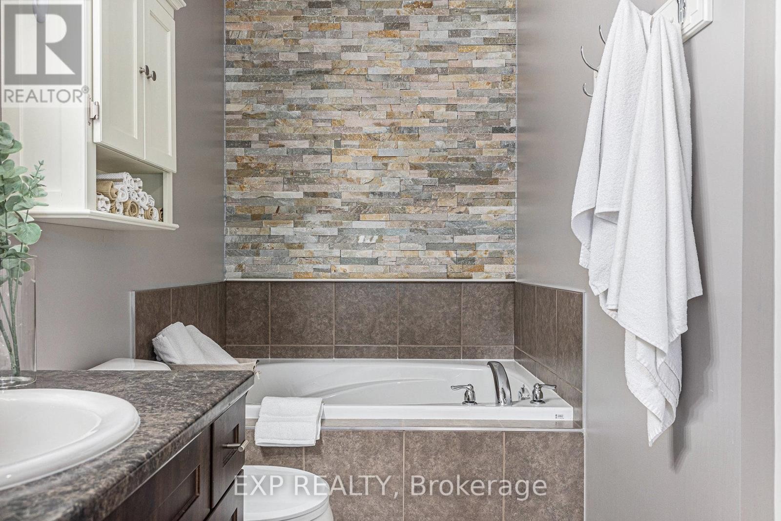 












841 TABARET STREET

,
Ottawa,




Ontario
K2M0E7

