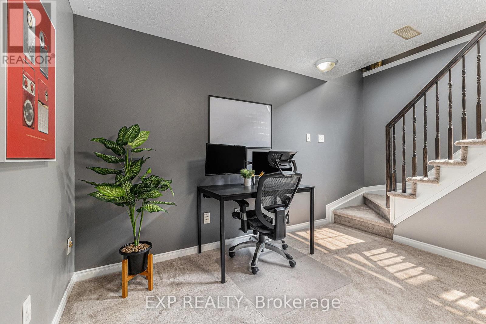 












841 TABARET STREET

,
Ottawa,




Ontario
K2M0E7

