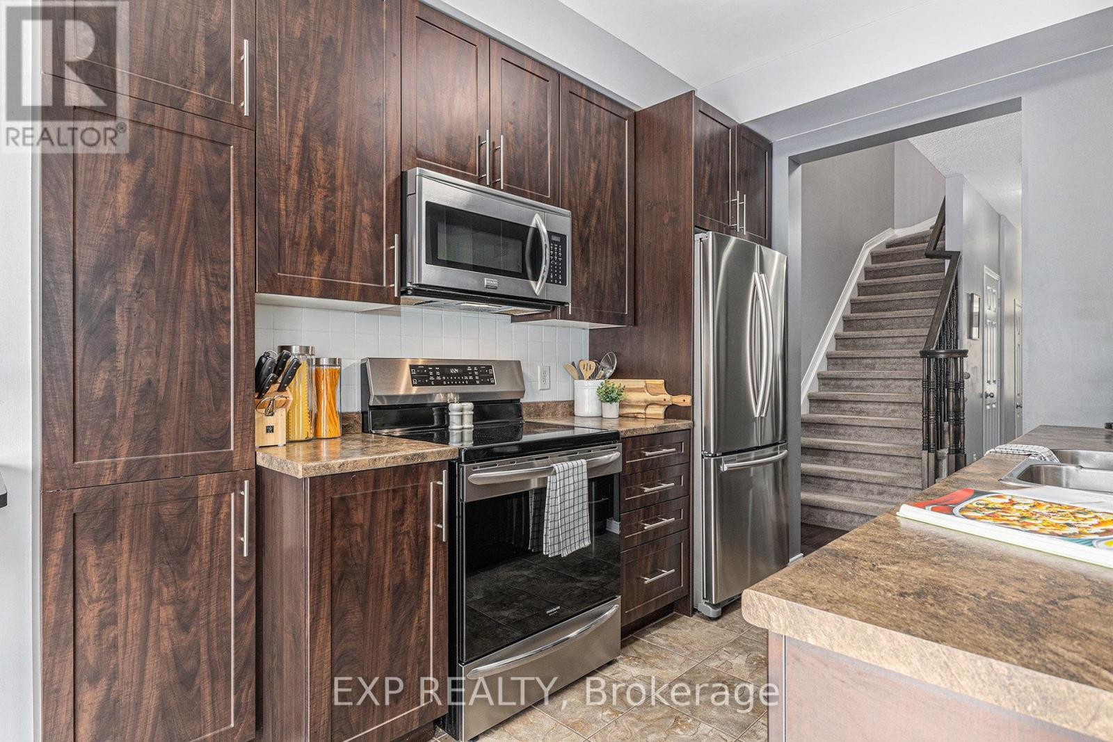 












841 TABARET STREET

,
Ottawa,




Ontario
K2M0E7

