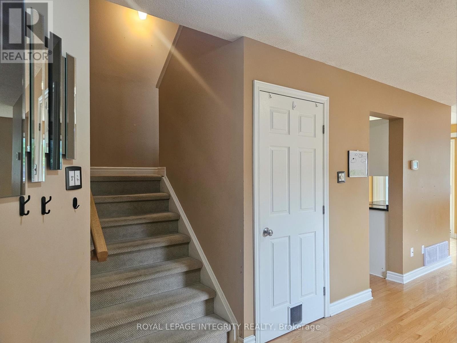 












86 THORNBURY CRESCENT

,
Ottawa,




Ontario
K2G6C3

