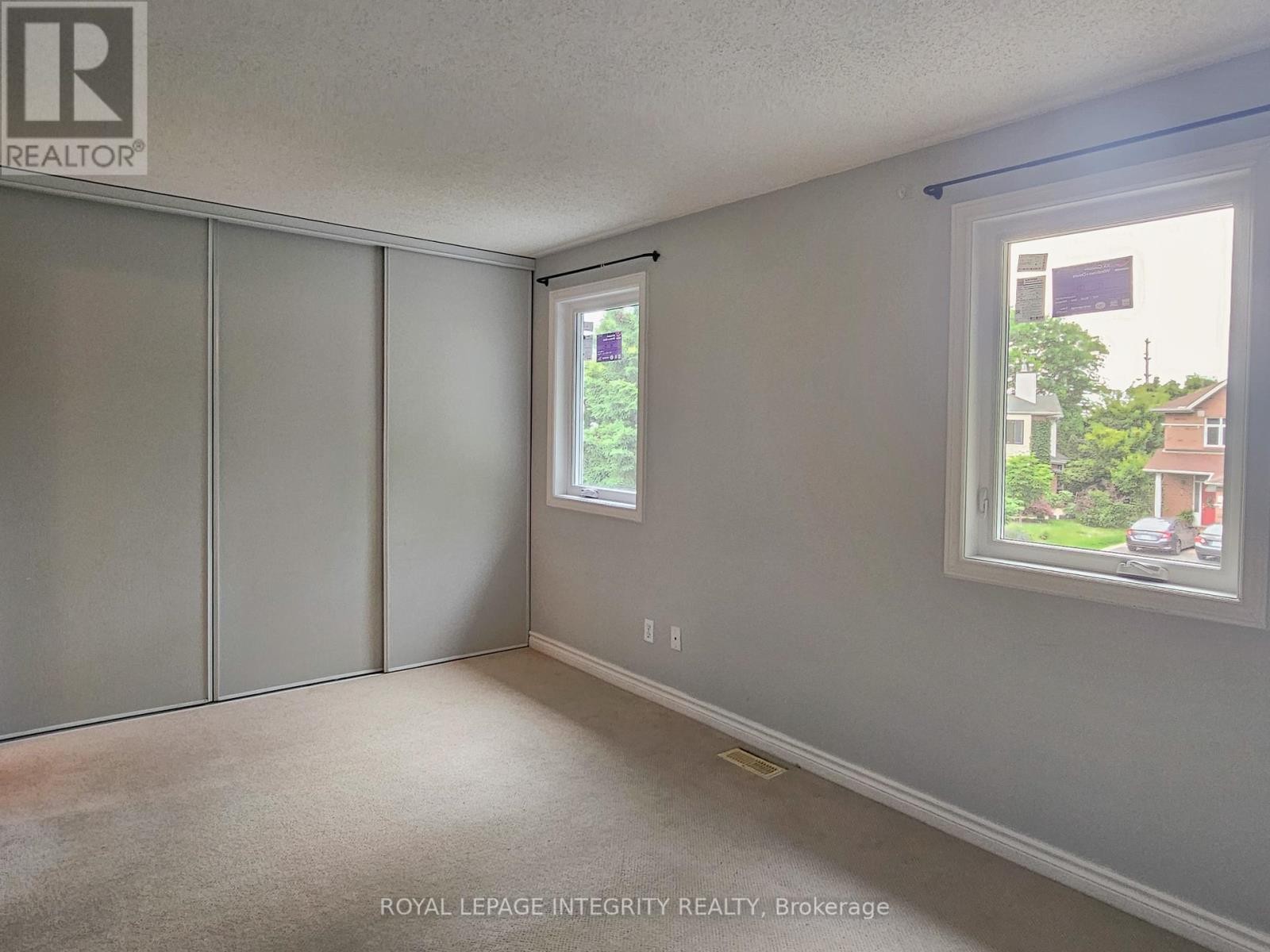 












86 THORNBURY CRESCENT

,
Ottawa,




Ontario
K2G6C3


