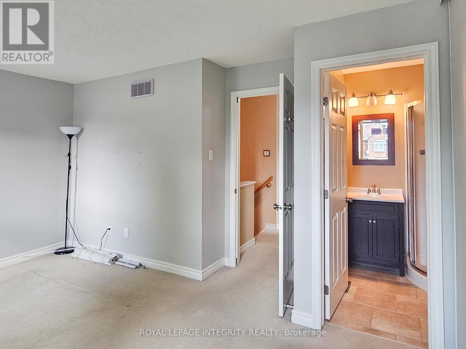 












86 THORNBURY CRESCENT

,
Ottawa,




Ontario
K2G6C3

