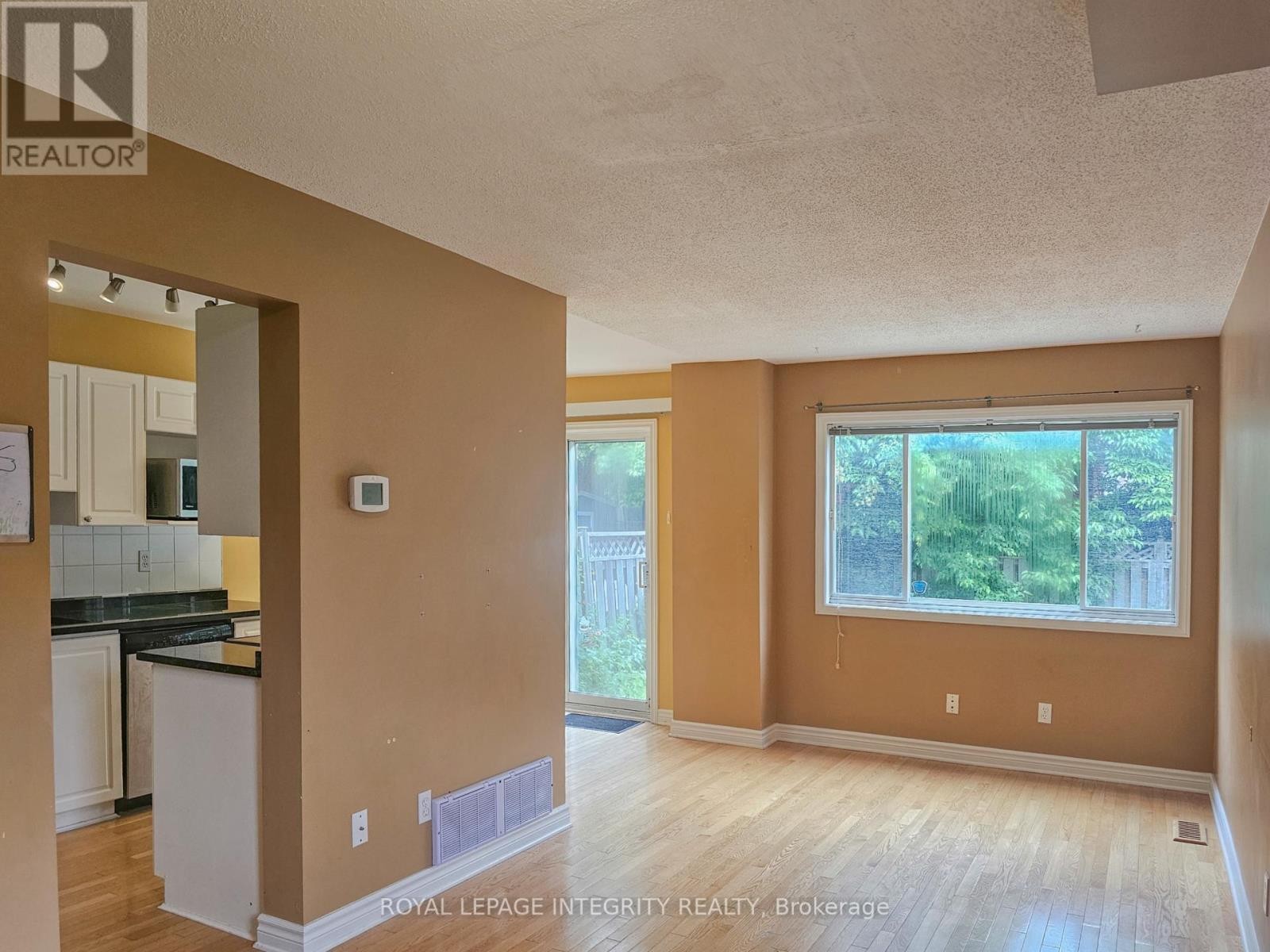 












86 THORNBURY CRESCENT

,
Ottawa,




Ontario
K2G6C3

