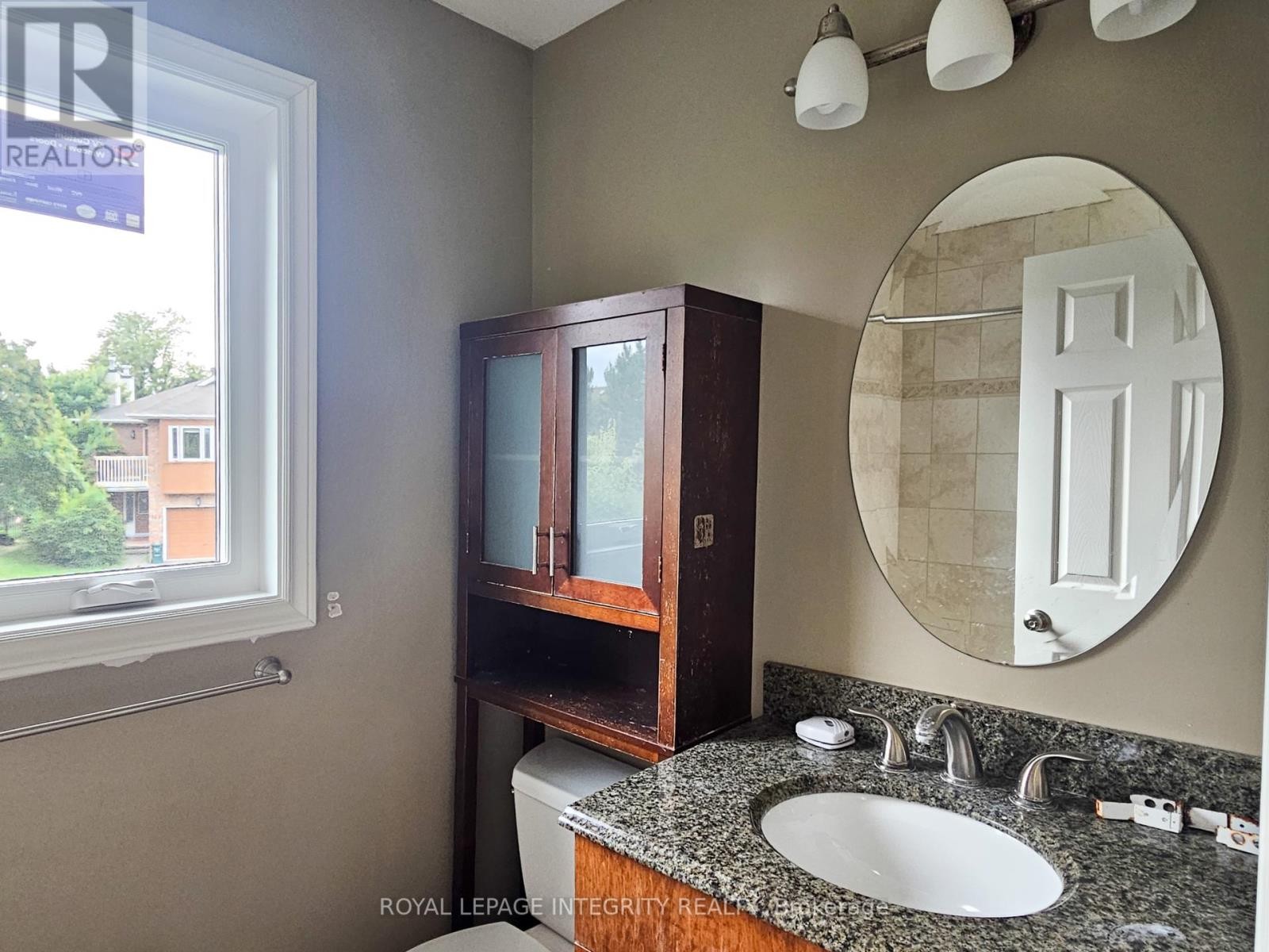 












86 THORNBURY CRESCENT

,
Ottawa,




Ontario
K2G6C3

