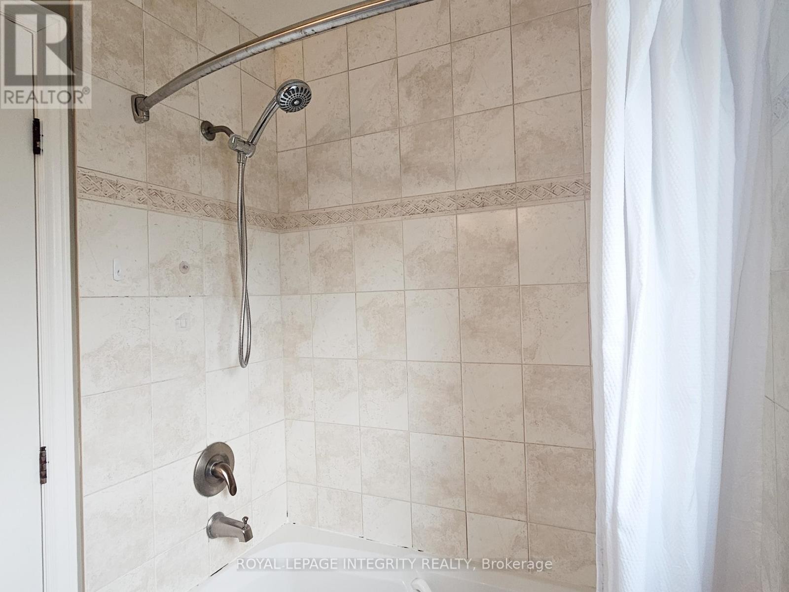 












86 THORNBURY CRESCENT

,
Ottawa,




Ontario
K2G6C3

