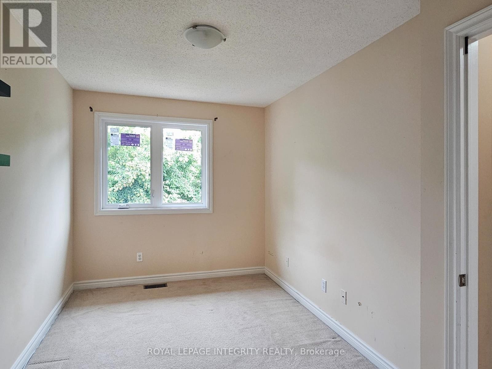 












86 THORNBURY CRESCENT

,
Ottawa,




Ontario
K2G6C3

