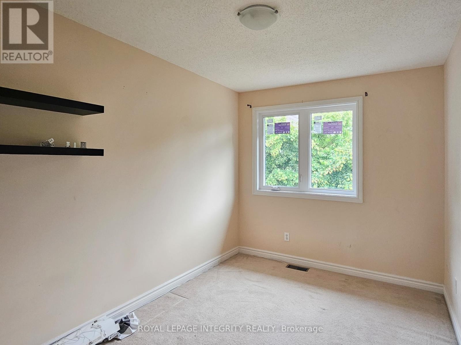 












86 THORNBURY CRESCENT

,
Ottawa,




Ontario
K2G6C3

