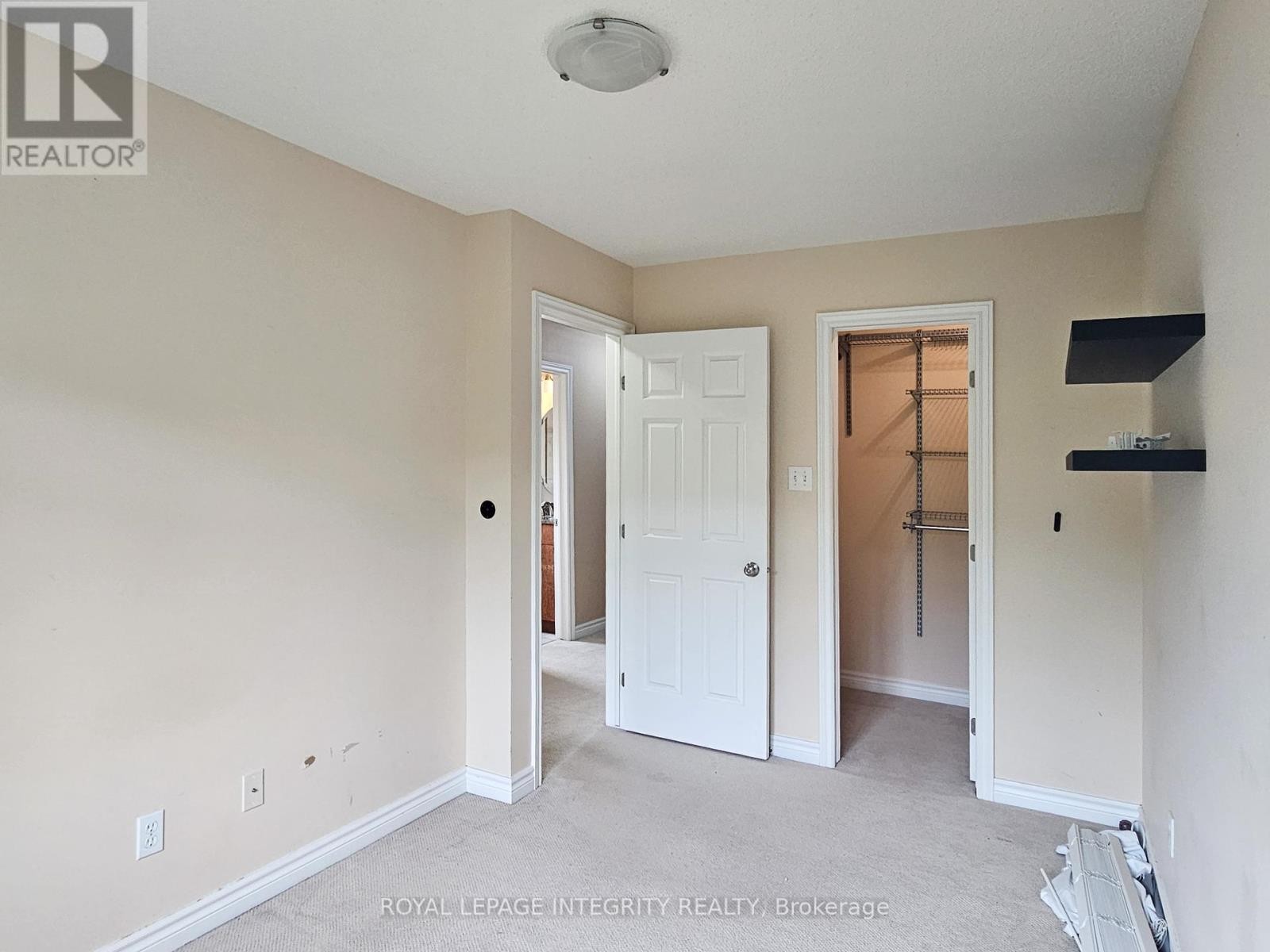 












86 THORNBURY CRESCENT

,
Ottawa,




Ontario
K2G6C3

