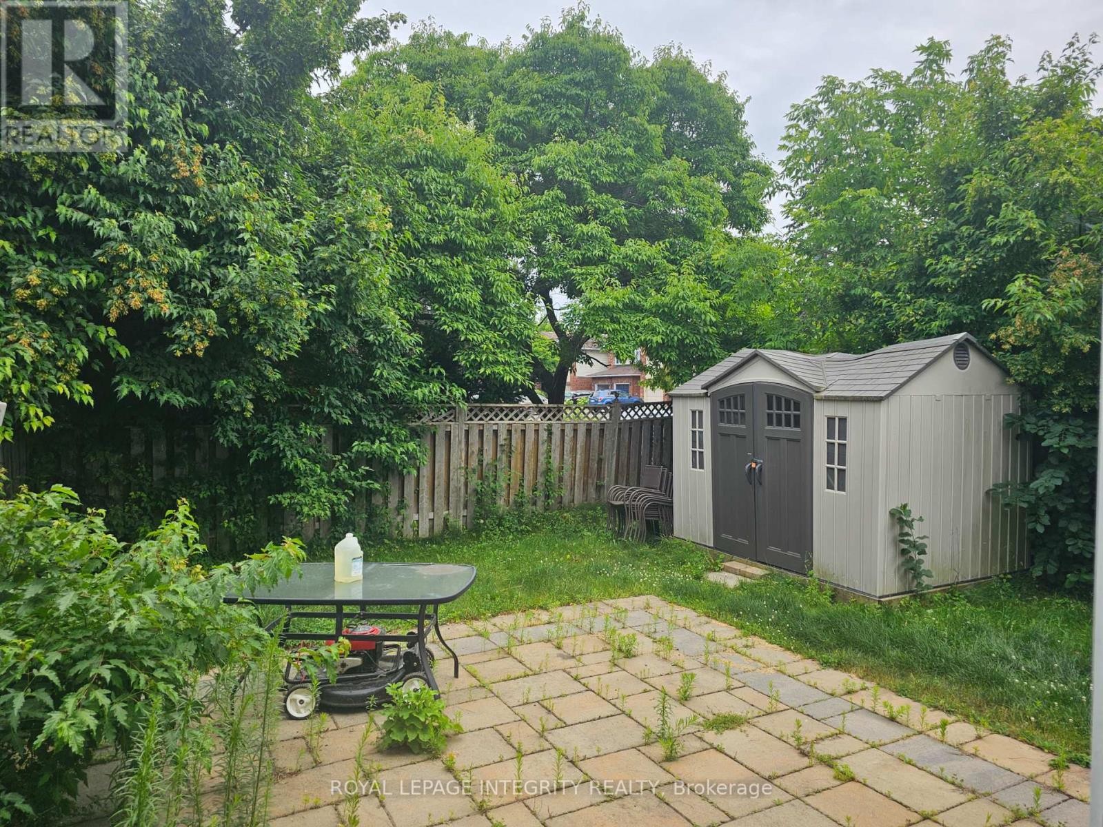 












86 THORNBURY CRESCENT

,
Ottawa,




Ontario
K2G6C3

