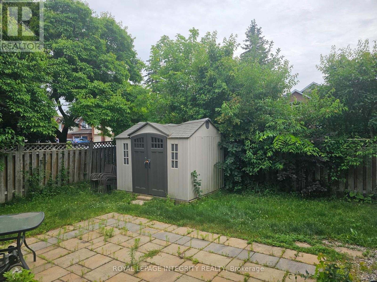 












86 THORNBURY CRESCENT

,
Ottawa,




Ontario
K2G6C3

