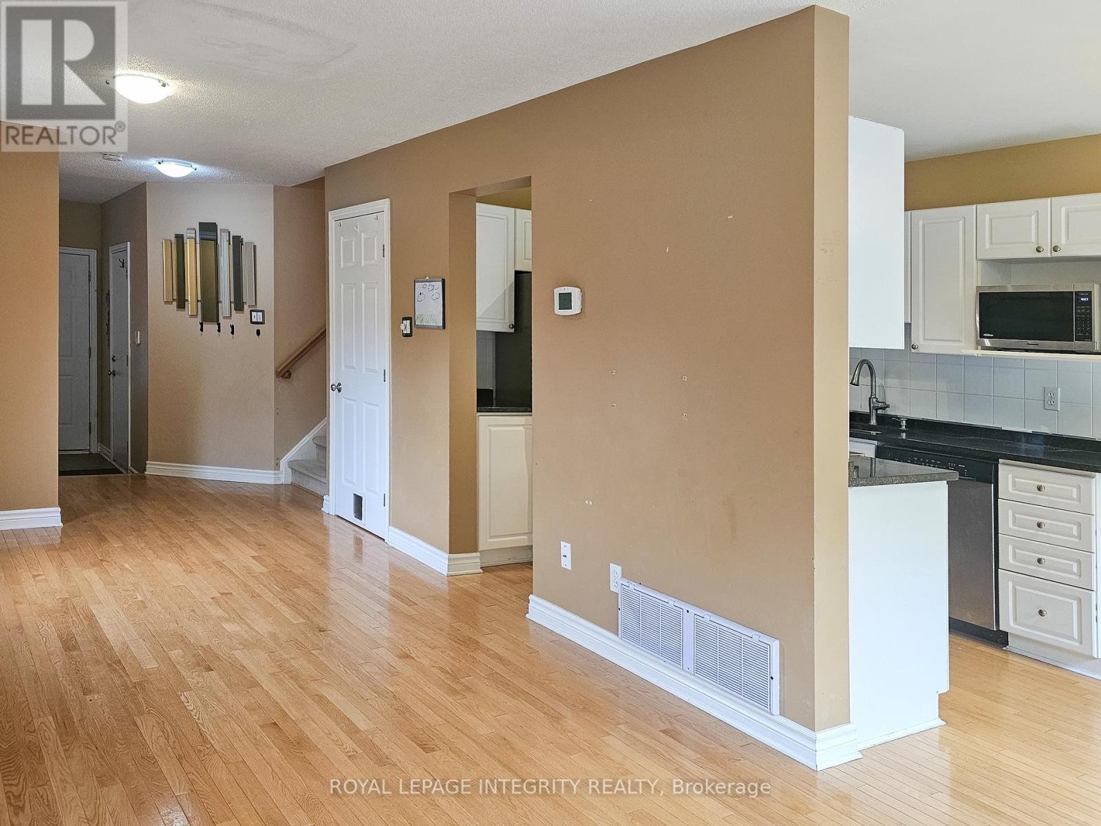 












86 THORNBURY CRESCENT

,
Ottawa,




Ontario
K2G6C3

