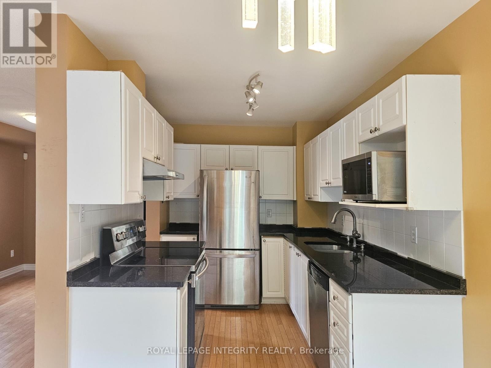












86 THORNBURY CRESCENT

,
Ottawa,




Ontario
K2G6C3

