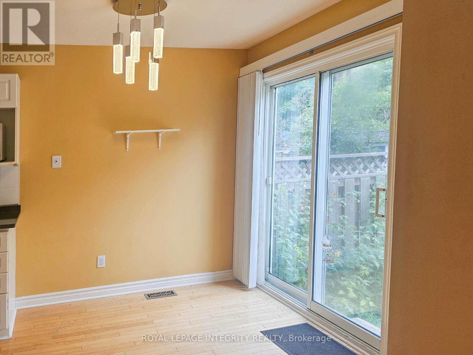 












86 THORNBURY CRESCENT

,
Ottawa,




Ontario
K2G6C3

