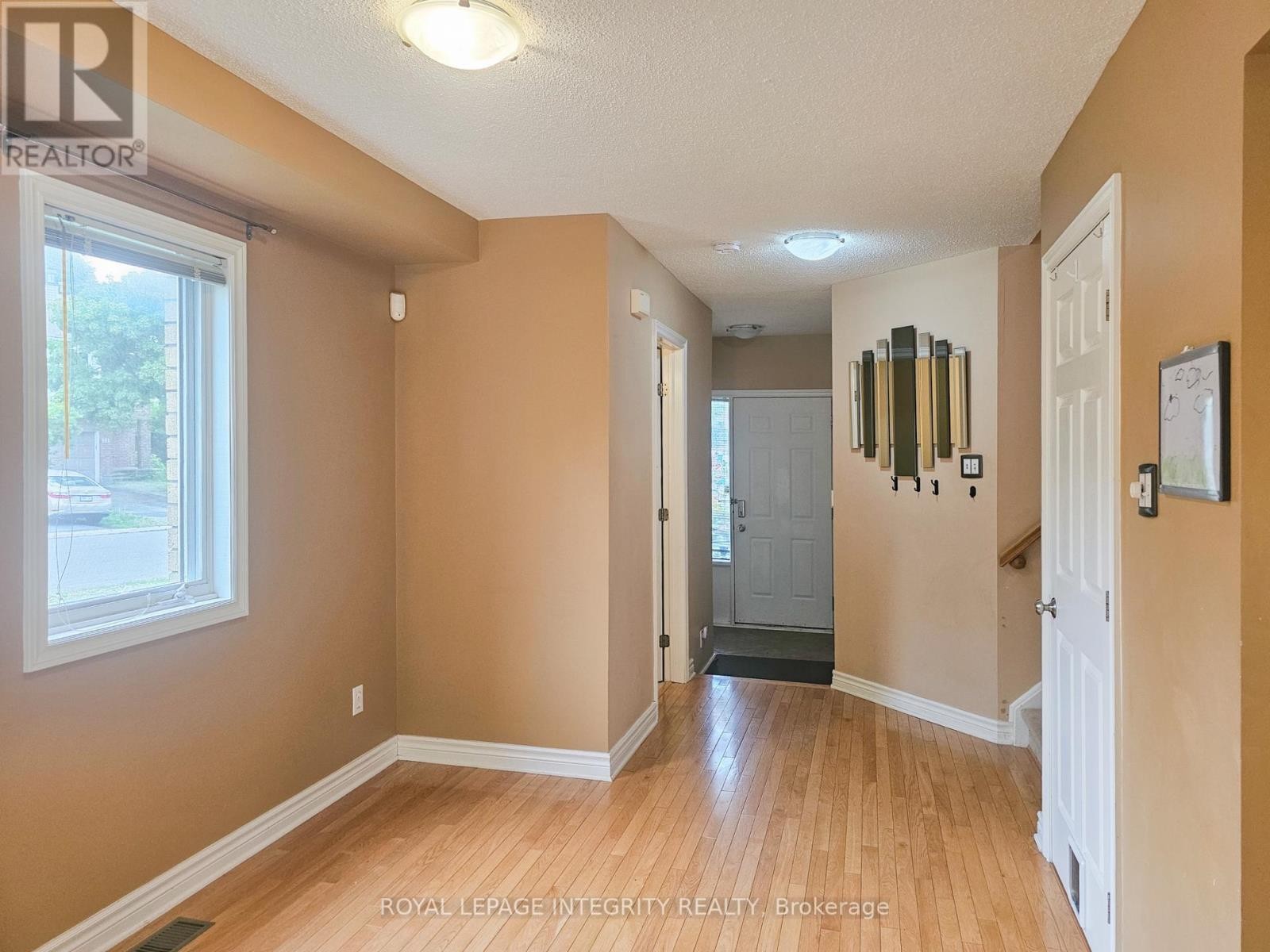 












86 THORNBURY CRESCENT

,
Ottawa,




Ontario
K2G6C3

