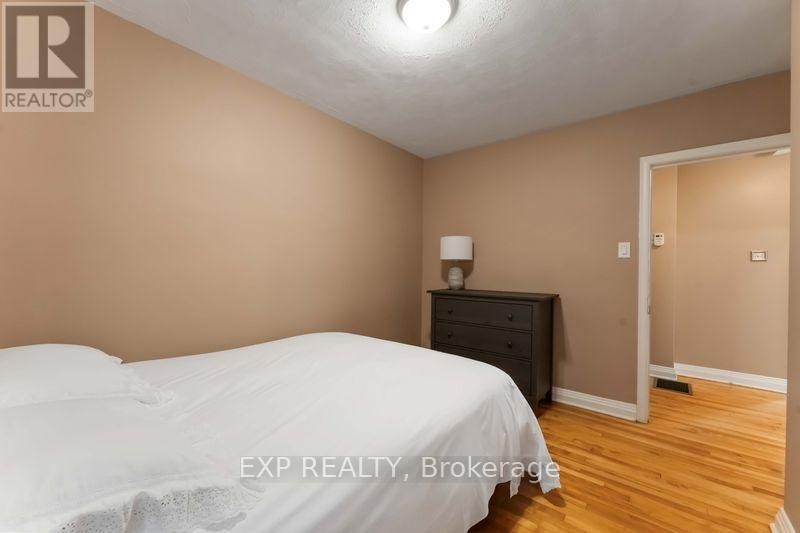 












6 LYALL STREET

,
Ottawa,




Ontario
K2E5G6

