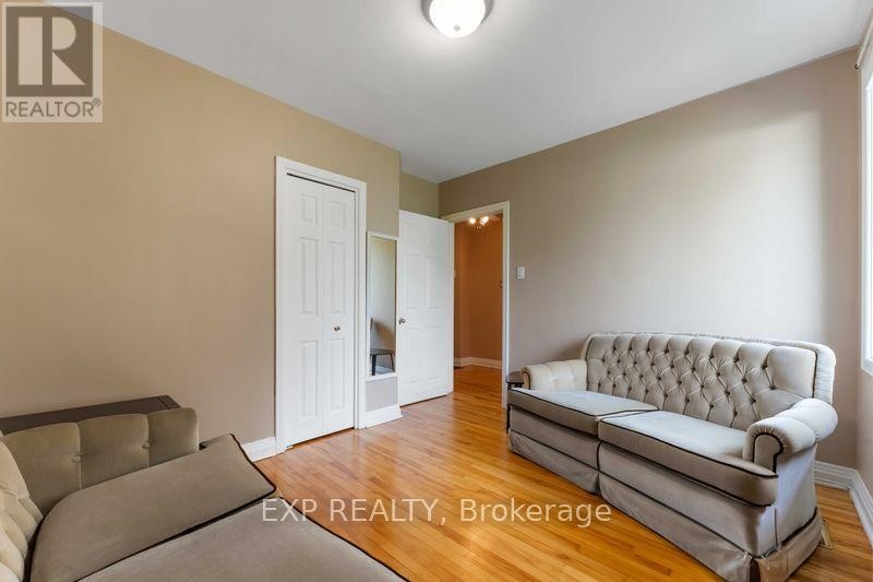 












6 LYALL STREET

,
Ottawa,




Ontario
K2E5G6

