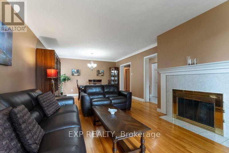 












6 LYALL STREET

,
Ottawa,




Ontario
K2E5G6

