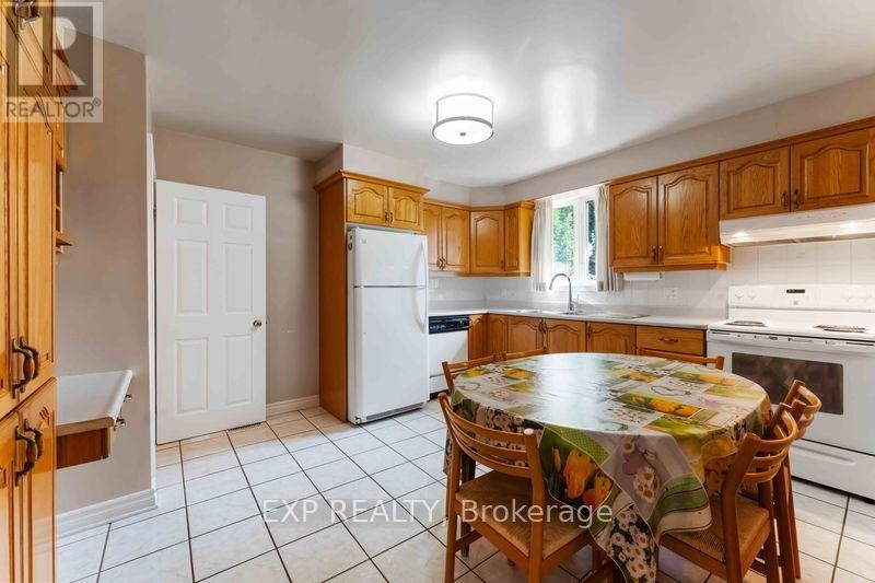 












6 LYALL STREET

,
Ottawa,




Ontario
K2E5G6

