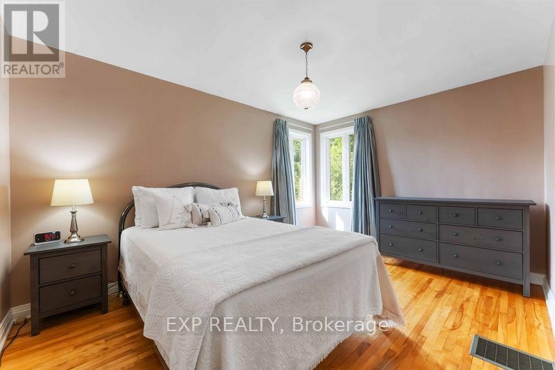 












6 LYALL STREET

,
Ottawa,




Ontario
K2E5G6

