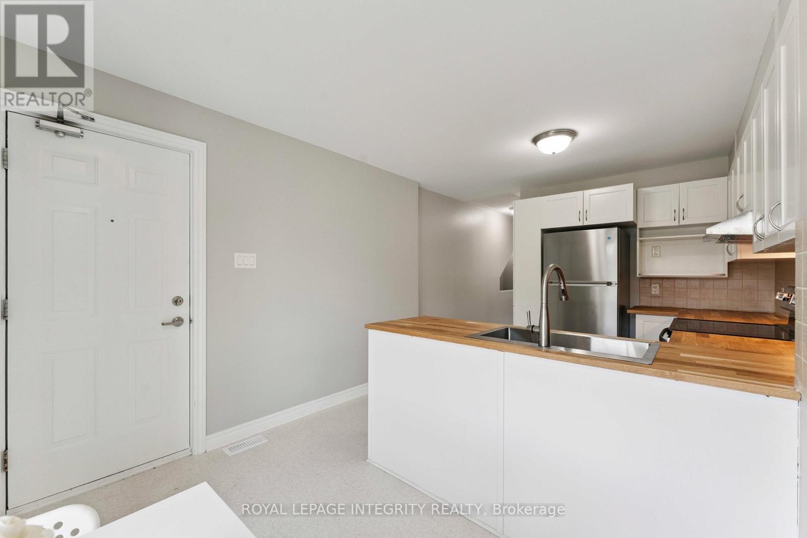 












A - 616 CHAPMAN MILLS DRIVE

,
Ottawa,




Ontario
K2J0V4

