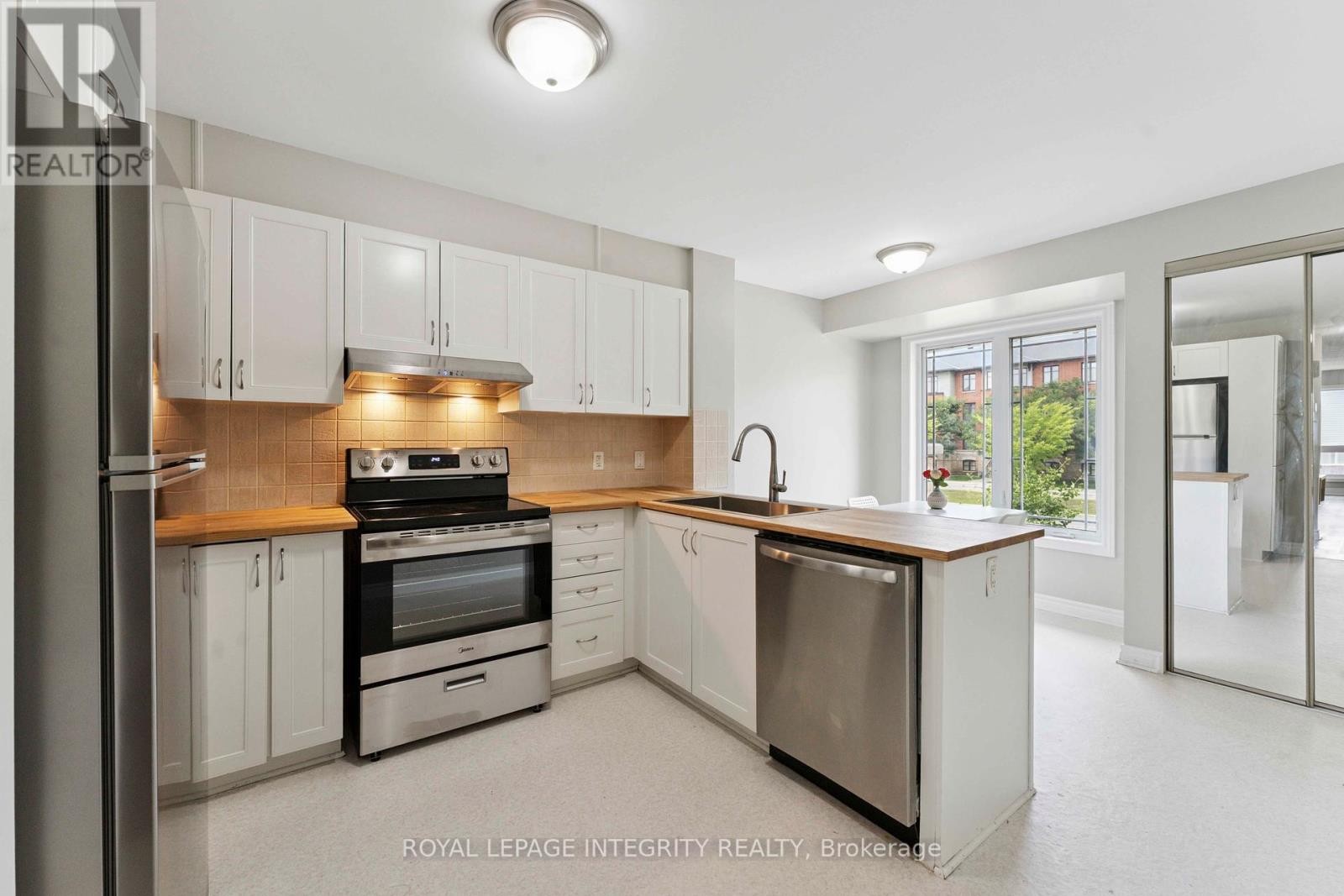 












A - 616 CHAPMAN MILLS DRIVE

,
Ottawa,




Ontario
K2J0V4

