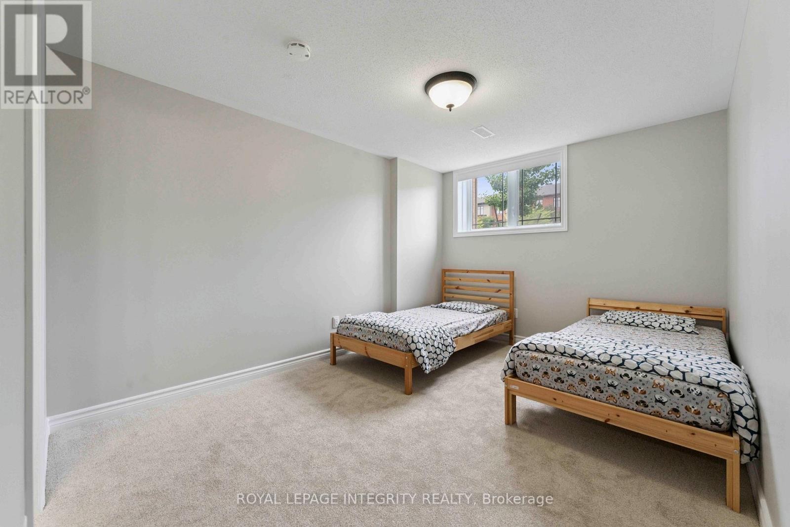 












A - 616 CHAPMAN MILLS DRIVE

,
Ottawa,




Ontario
K2J0V4


