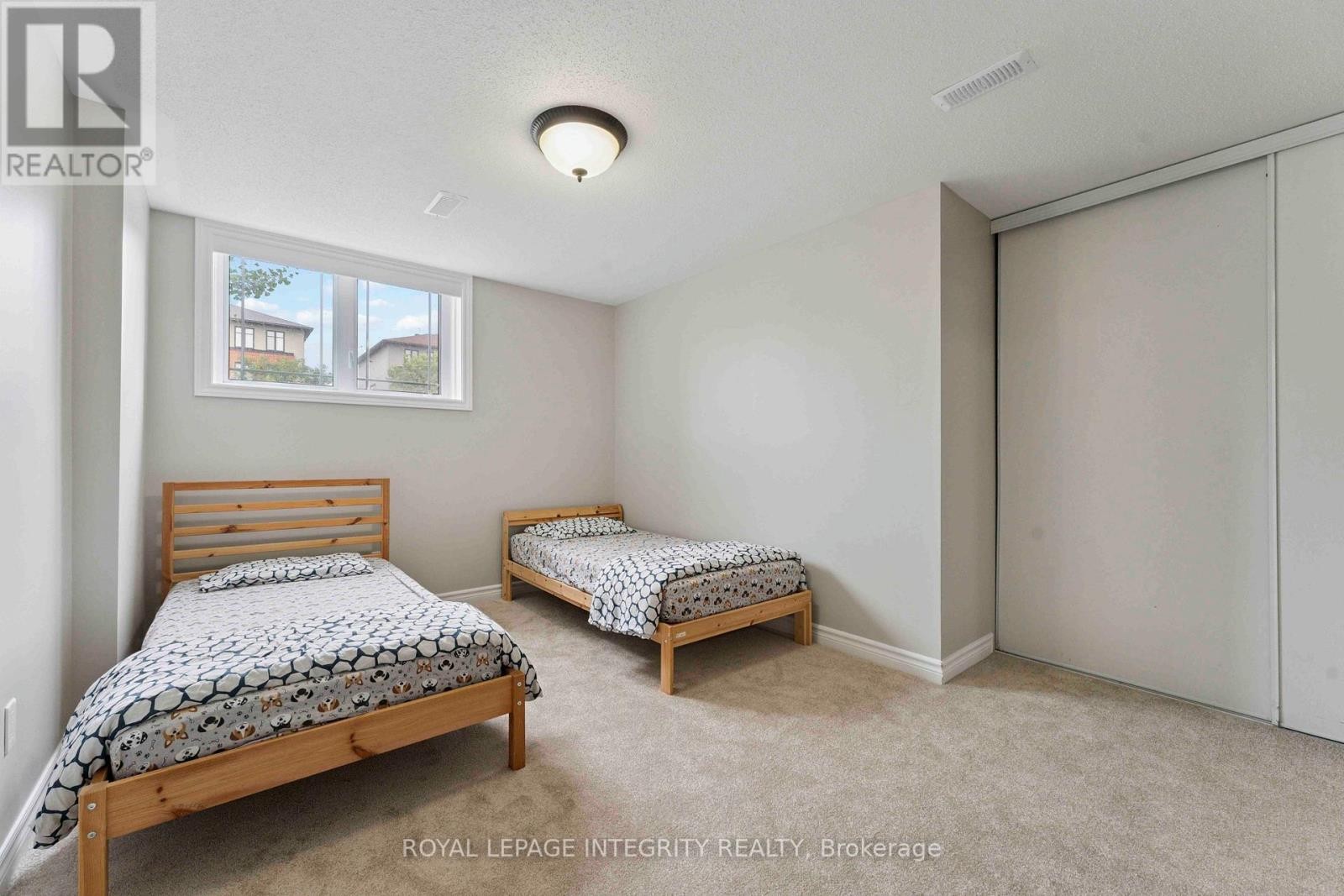 












A - 616 CHAPMAN MILLS DRIVE

,
Ottawa,




Ontario
K2J0V4

