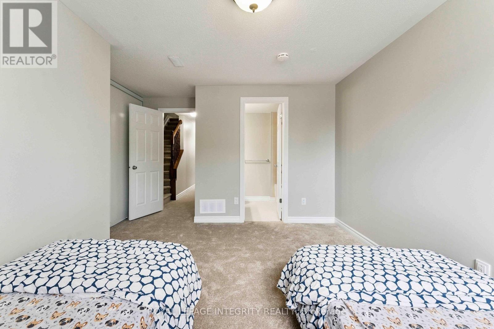 












A - 616 CHAPMAN MILLS DRIVE

,
Ottawa,




Ontario
K2J0V4

