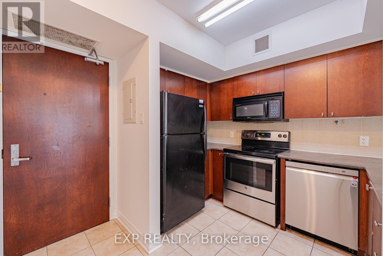 












302 - 200 RIDEAU STREET

,
Ottawa,




Ontario
K1N5Y1

