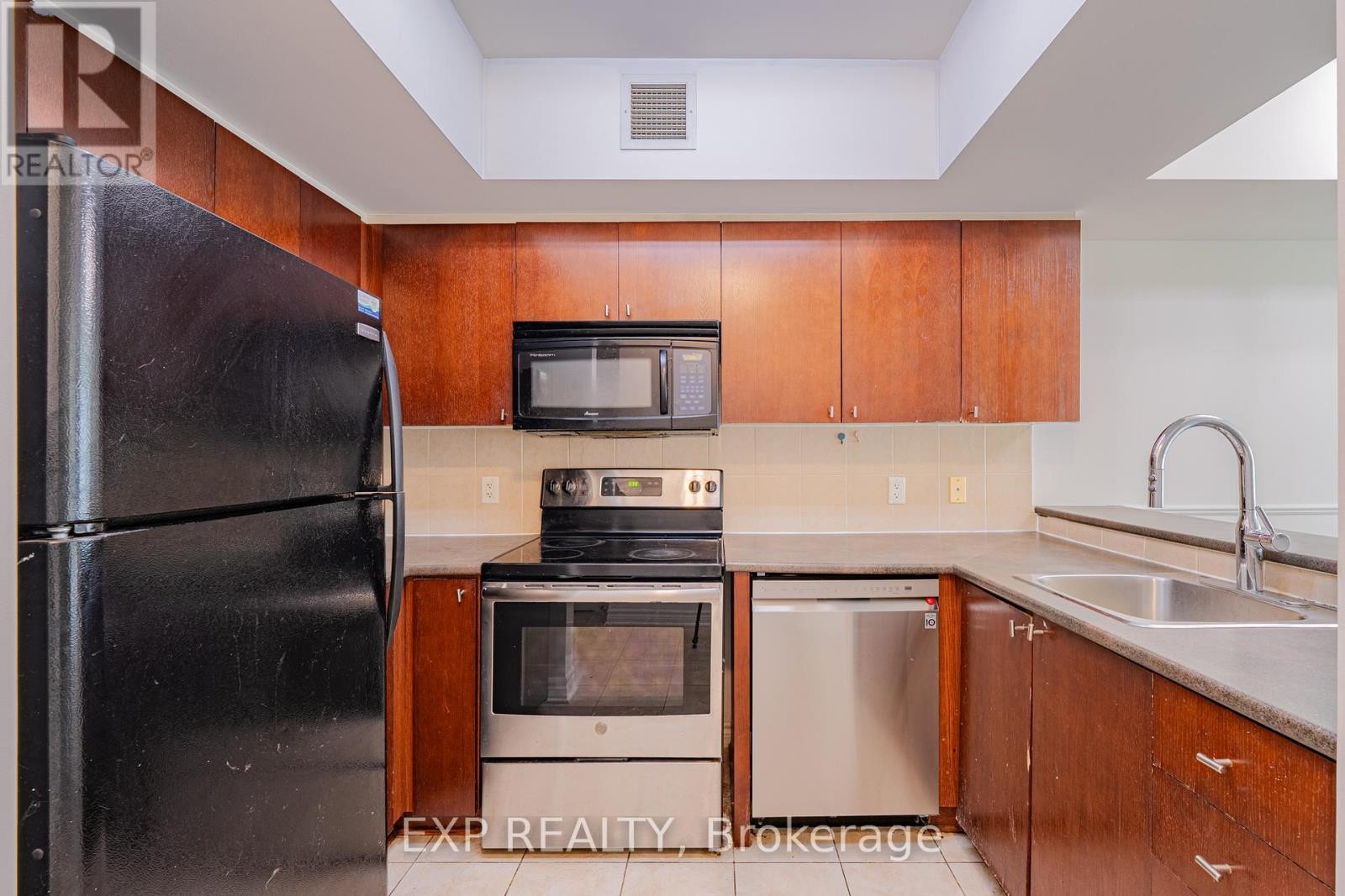 












302 - 200 RIDEAU STREET

,
Ottawa,




Ontario
K1N5Y1

