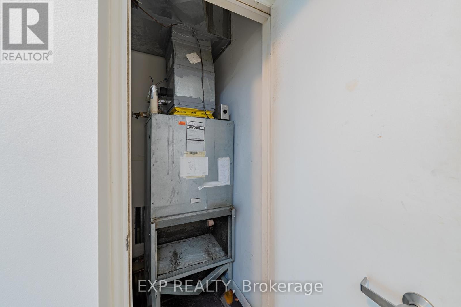 












302 - 200 RIDEAU STREET

,
Ottawa,




Ontario
K1N5Y1


