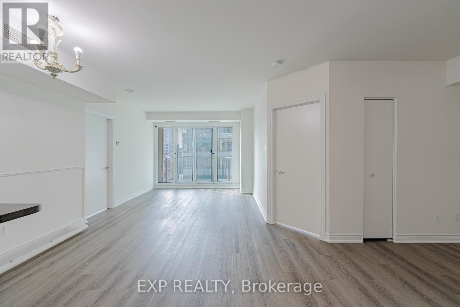 












302 - 200 RIDEAU STREET

,
Ottawa,




Ontario
K1N5Y1


