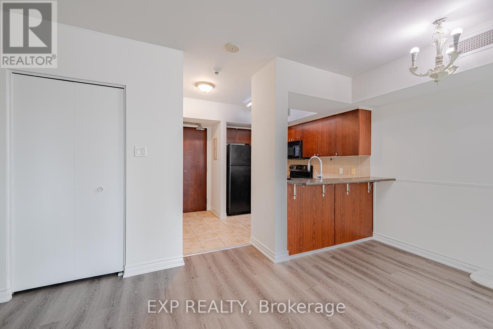 












302 - 200 RIDEAU STREET

,
Ottawa,




Ontario
K1N5Y1

